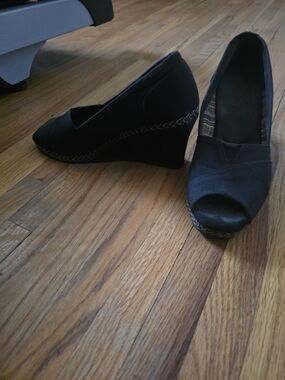 Wedge Peep-Toe Women's Heels - Black